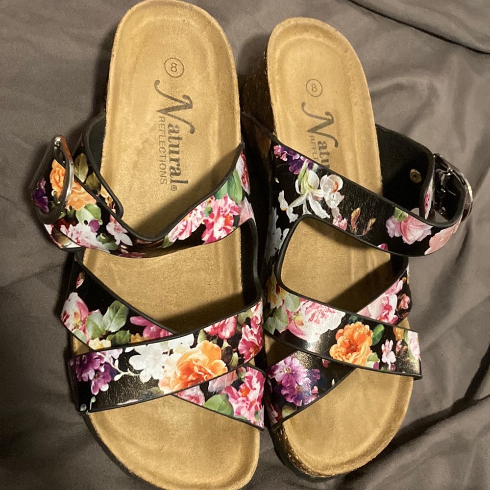 Natural reflections size 8 floral sandal